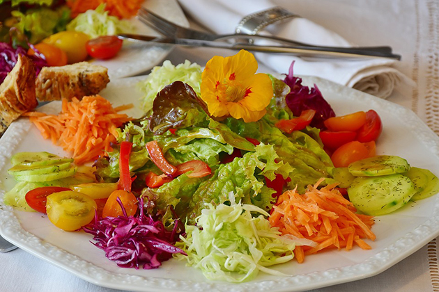 Comer frutas bem estar e saúde salada-com-repolho
