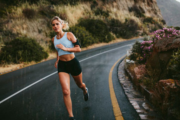 Correr faz bem ao cérebro ao corpo e às emoções bem estar e saúde corrida-03-580x387